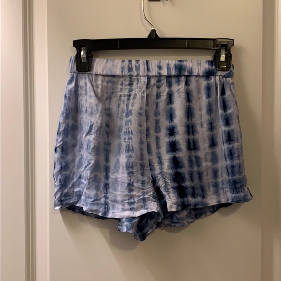 Two piece tie-dye set. Halter top with shorts - Picture 5 of 5